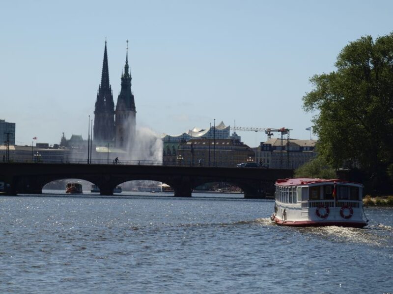 Hamburg: City Cruise on Alster Lake - Enjoy the Panorama
