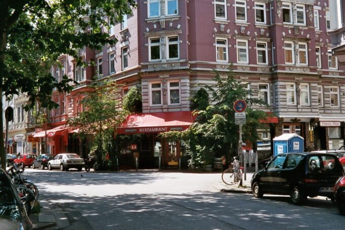 Hamburg: Downtown, Alster & Alternative Areas Bike Tour - Discovering Alternative Lifestyles