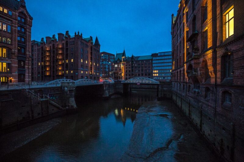 Hamburg: Eerie Warehousing District Tour - Important Meeting Information