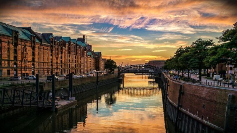 Hamburg: Elbe Riverside Private Guided Walking Tour - Tour Experience