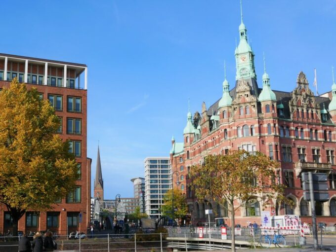 Hamburg: Elbphilharmonie Plaza and HafenCity Food Tour - Availability and Booking Options