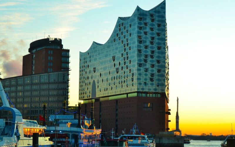 Hamburg: Elbphilharmonie Plaza, Highlights & Surroundings - Meeting Point and Access