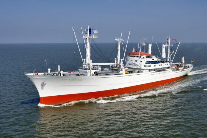 Hamburg: Entrance to the Museum Ship Cap San Diego - Customer Feedback and Ratings