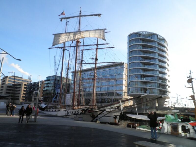 Hamburg: Exclusive Tour by Limousine With Chauffeur - Important Information