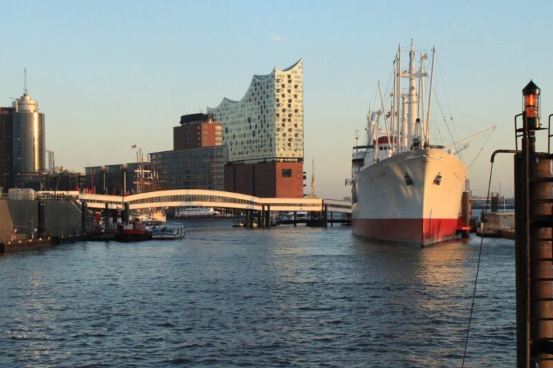 Hamburg: First Discovery Walk and Reading Walking Tour - Key Points