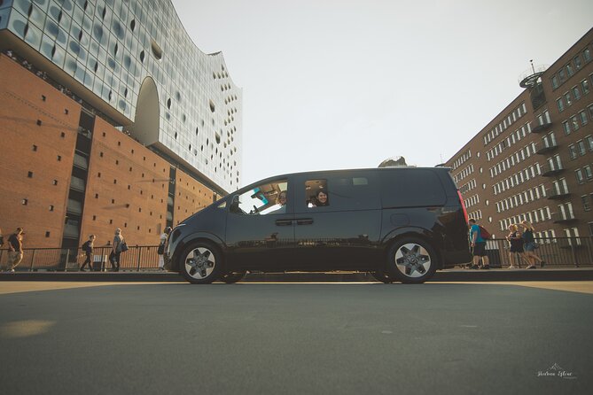 Hamburg for Explorers, City Tour in a First Class Van - Charming Neighborhoods of the City