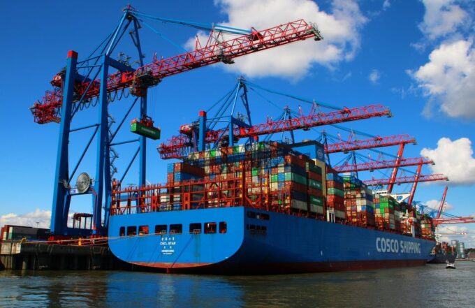 Hamburg: Guided Grand Harbor Boat Tour - Amenities and Accessibility on the Tour
