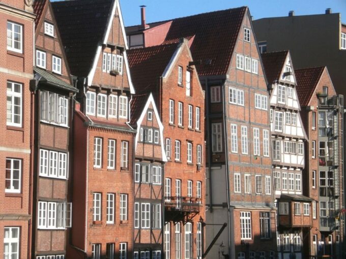 Hamburg: Guided Walking Tour in Danish - Booking and Availability