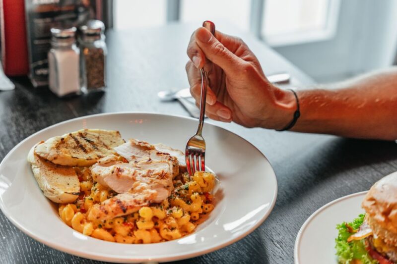 Hamburg: Hard Rock Cafe Skip-the-Line Meal - Priority Seating and VIP Treatment