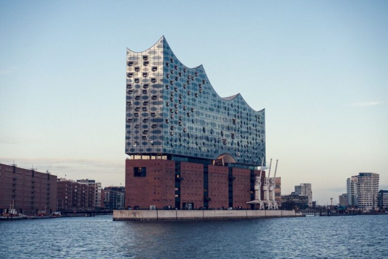 Hamburg: Heart of the City Sightseeing and Photo Tour - Booking Flexibility