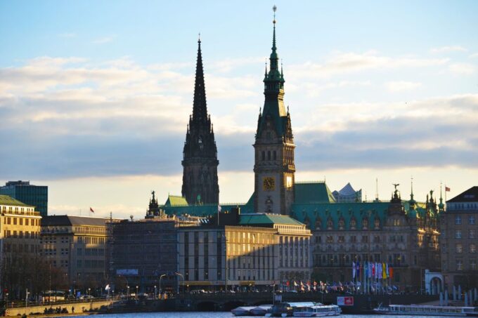 Hamburg: Hop-On Hop-Off Bus Tour Family Ticket - Disruption Notices