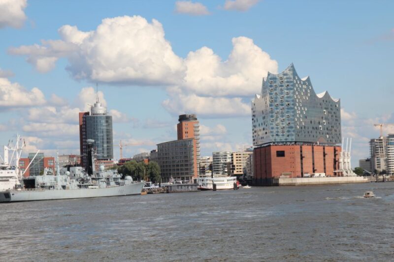 Hamburg: Hop-On/ Hop-Off Sightseeing Tour Classic Line - Tour Inclusions and Features