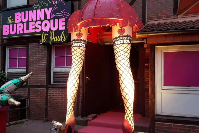 Hamburg: In the Footsteps of Olivia Reeperbahn Tour - Olivia Jones: Drag Queen Extraordinaire