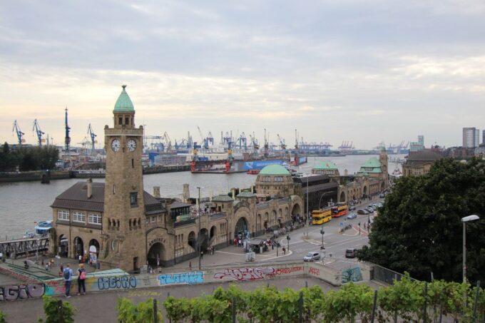 Hamburg Landungsbrücken: Outdoor Escape Game - Gadgets and Architectural Puzzles