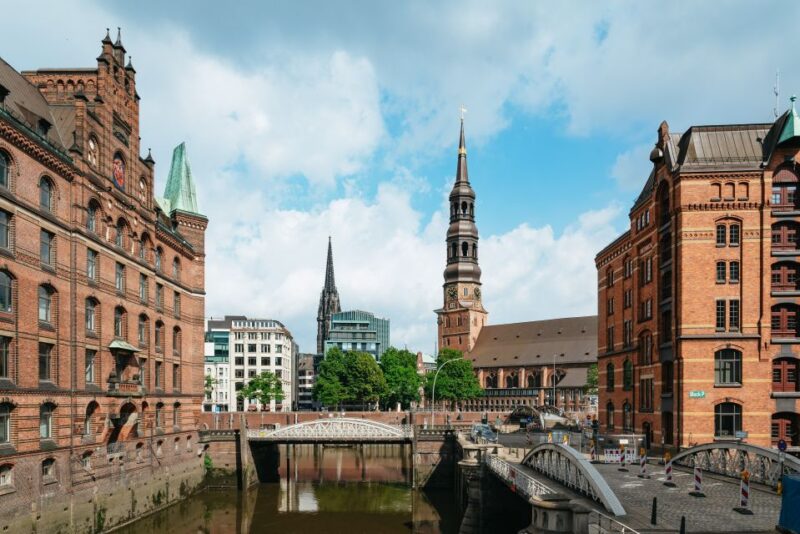 Hamburg: Line A Hop-On Hop-Off Sightseeing Tour - Accessibility and Mobility