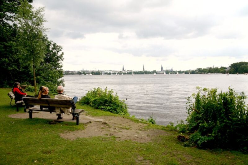 Hamburg: Line F Hop-On Hop-Off Bus City Tour - Tour Features