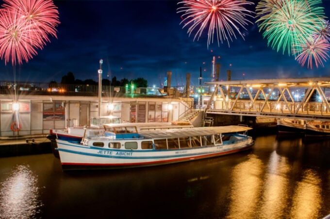 Hamburg: New Years Eve Harbor Barge Cruise - Avoiding Crowds in the City Center