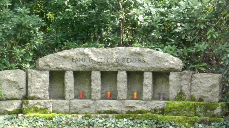 Hamburg: Ohlsdorf Cemetery Self-guided Angel Walk - Activity Details