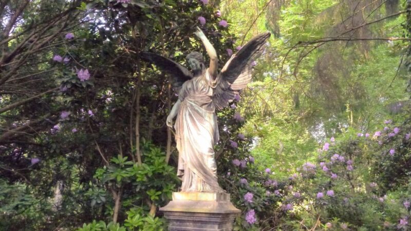 Hamburg: Ohlsdorf Cemetery Self-guided Angel Walk - Tour Experience