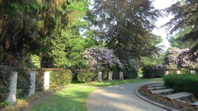 Hamburg: Ohlsdorf Cemetery Self-guided Angel Walk - Customer Reviews