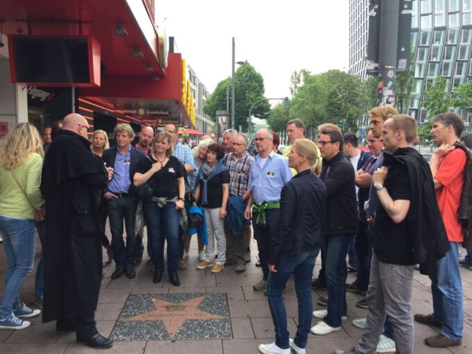 Hamburg: Original Neighborhood Tour in English With Eddy Kante - Eddys Solo Performance