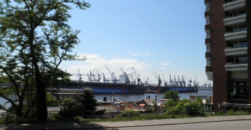 Hamburg: Private 2-Hour Guide Hire for Your Tour Bus - Highlights of the Tour