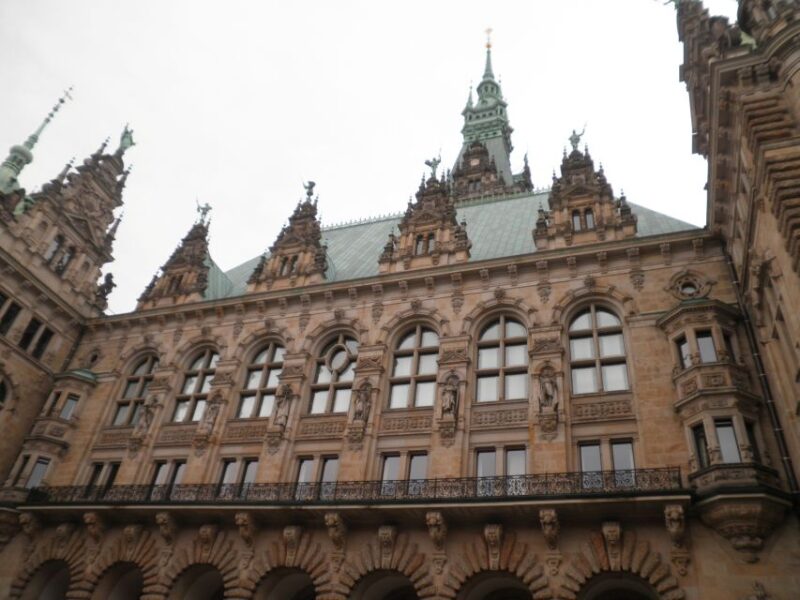 Hamburg: Private 2-Hour Guide Hire for Your Tour Bus - Guided Tour Experience