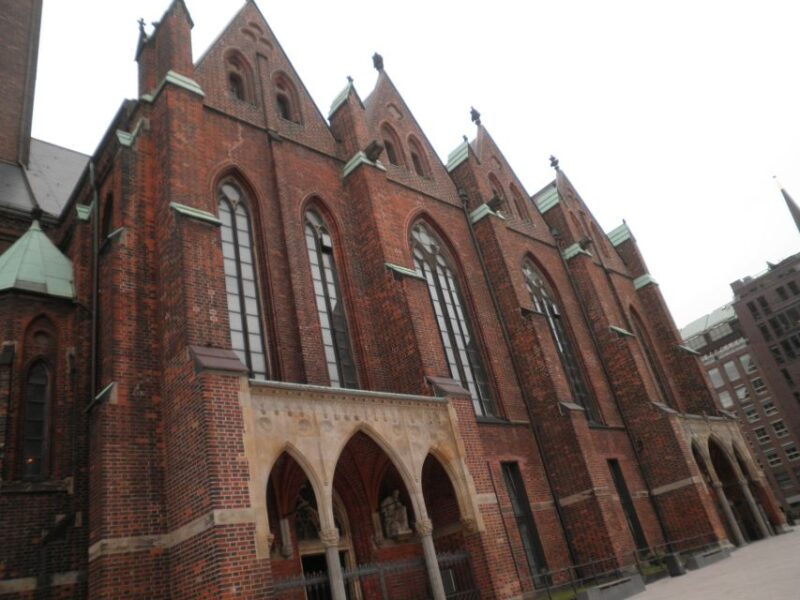 Hamburg: Private 2-Hour Guide Hire for Your Tour Bus - Tour Duration and Stops