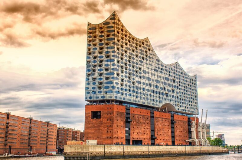 Hamburg: Private Beatles and Hanseatic League Tour by Van - Landungsbrücken: Gateway to Hamburg