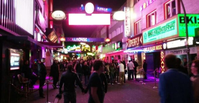 Hamburg: Private Pub Crawl Tour - Cancellation and Refund Policy