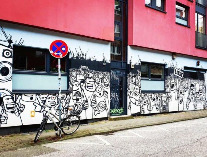 Hamburg: Private Street Art Tour and Graffiti Workshop - Ideal for Various Groups