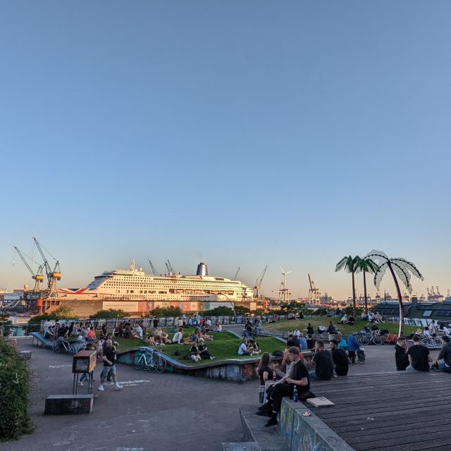 Hamburg: Private Sunset Van Tour With Welcome Drink - Tour Details and Logistics