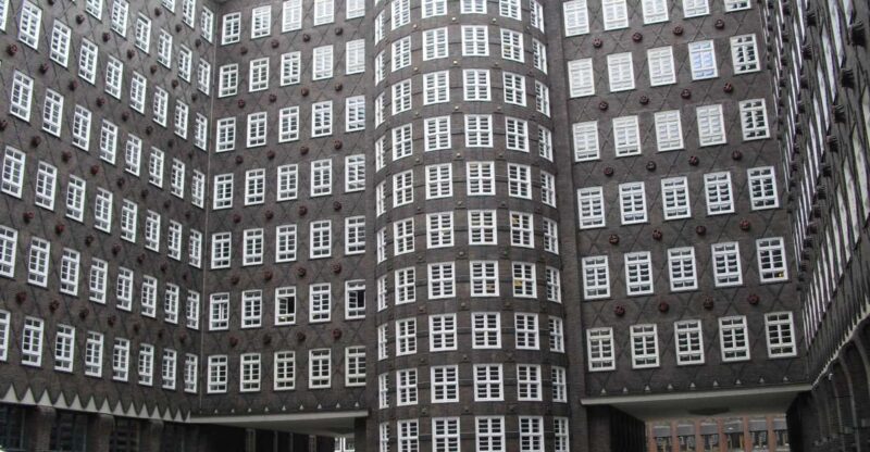 Hamburg: Private Tour Down Town Around City Hall - Guided Experience