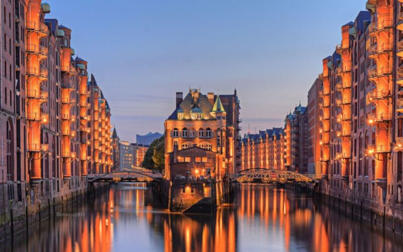 Hamburg: Private Warehouse District & HafenCity Walking Tour - Tour Overview