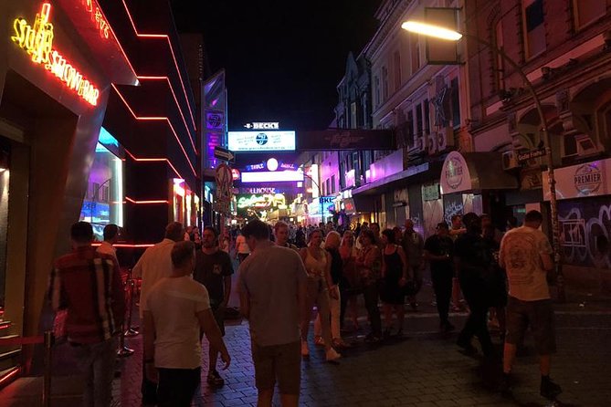 Hamburg: Red- & Bluelight - Private Guided Reeperbahn Tour - Included Alcoholic Beverages