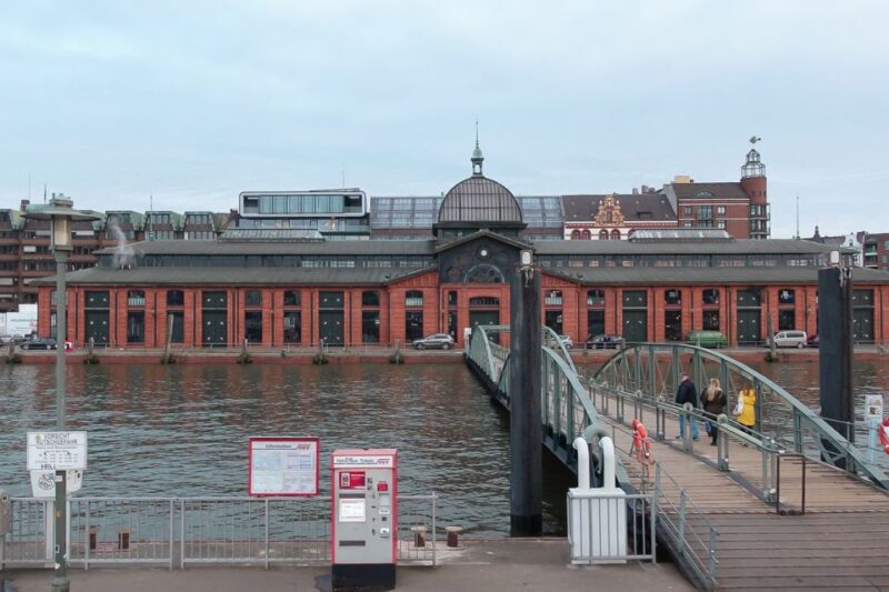 Hamburg: Reeperbahn, Port, & Fish Market Morning Tour - Reeperbahn Exploration
