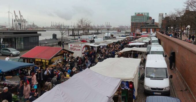 Hamburg: Reeperbahn, Port, & Fish Market Morning Tour - Fish Market Experience