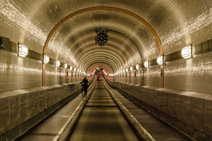Hamburg: Reeperbahn, Port, & Fish Market Morning Tour - Inclusions and Meeting Point