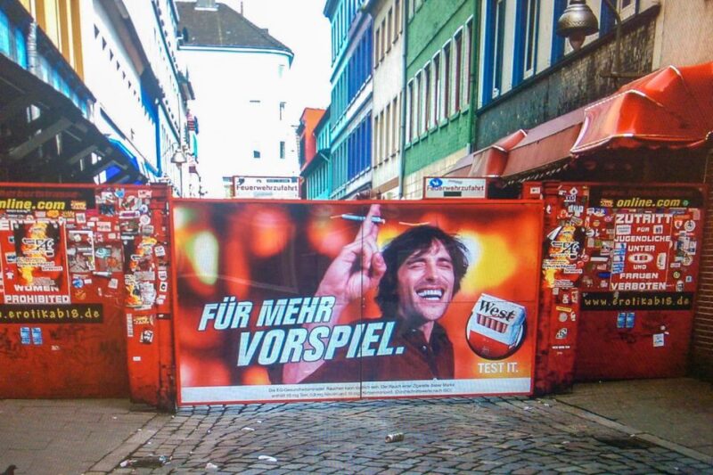Hamburg: Reeperbahn Quickie, The Short & Sexy St. Pauli Tour - Experiencing the Exciting Setting