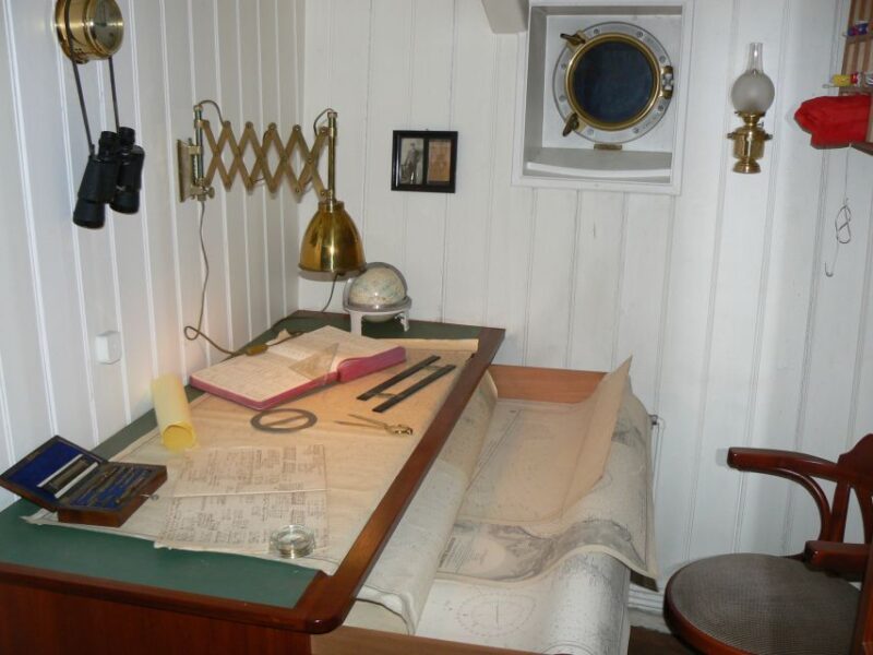 Hamburg: RICKMER RICKMERS Museum Entry Ticket - Historical Overview of the Ship