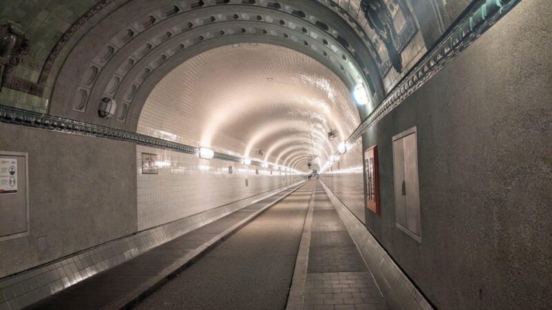 Hamburg: Self-Guided City Tour With U3 Public Train - Cancellation Policy