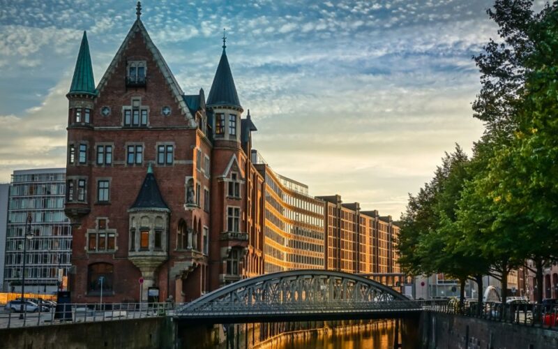 Hamburg: Self-Guided Outdoor Escape Game - Experiencing the Game