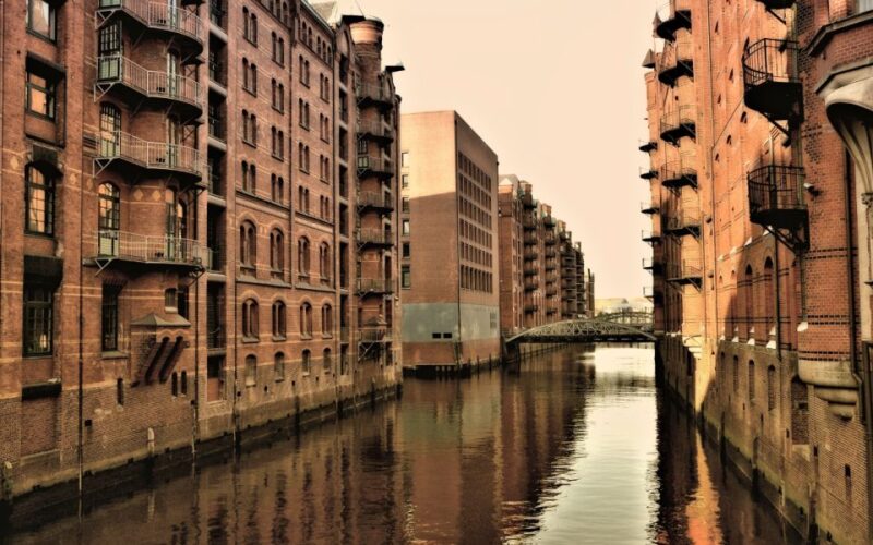 Hamburg: Self-Guided Outdoor Escape Game - Puzzle Mechanics