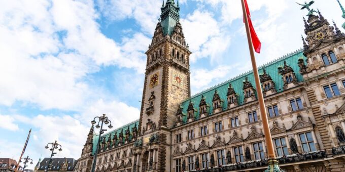 Hamburg: Self-guided Smartphone Old Town Tour - Getting Started