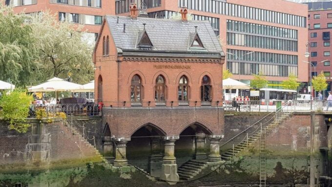 Hamburg: Self-Guided Tour of Hafencity and Speicherstadt - Exploring HafenCity
