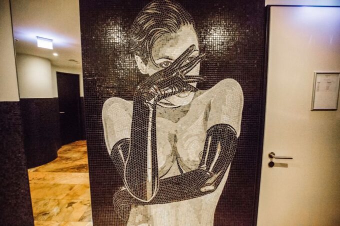 Hamburg: Sex and Crime in St. Pauli Tour for Ages 18+ - Exploring the Zur Ritze Bar