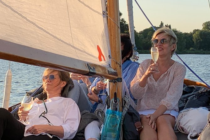 Hamburg Small-Group Sunset Sailing Cruise on Lake Alster - Meeting and Pickup Instructions