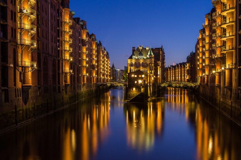 Hamburg: Speicherstadt, HafenCity and Elbphilharmonie Tour - Accessibility and Language