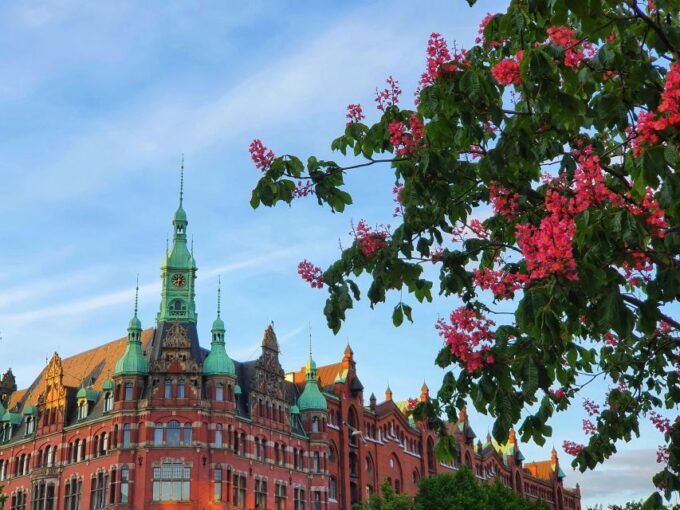 Hamburg: Speicherstadt, HafenCity and Elbphilharmonie Tour - Explore Speicherstadt and HafenCity