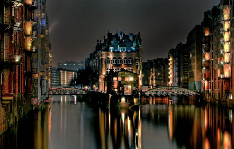 Hamburg: Speicherstadt & HafenCity Tour - Key Points